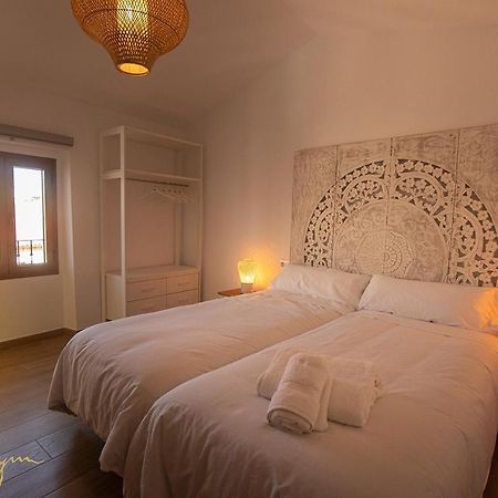 Apartamentos Turisticos Abrilymarzo กาเซเรส ภายนอก รูปภาพ