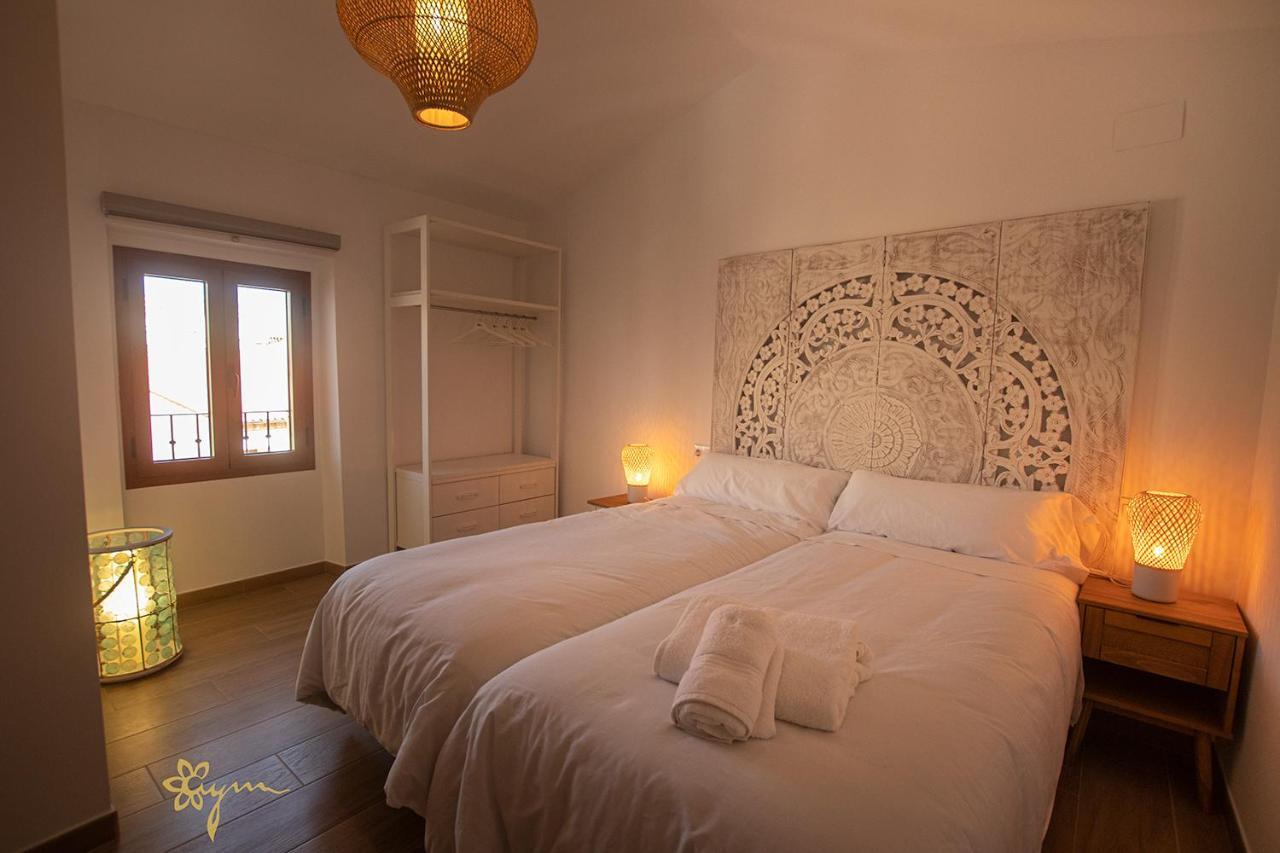 Apartamentos Turisticos Abrilymarzo กาเซเรส ภายนอก รูปภาพ