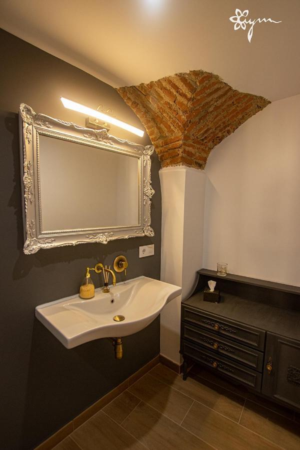 Apartamentos Turisticos Abrilymarzo กาเซเรส ภายนอก รูปภาพ