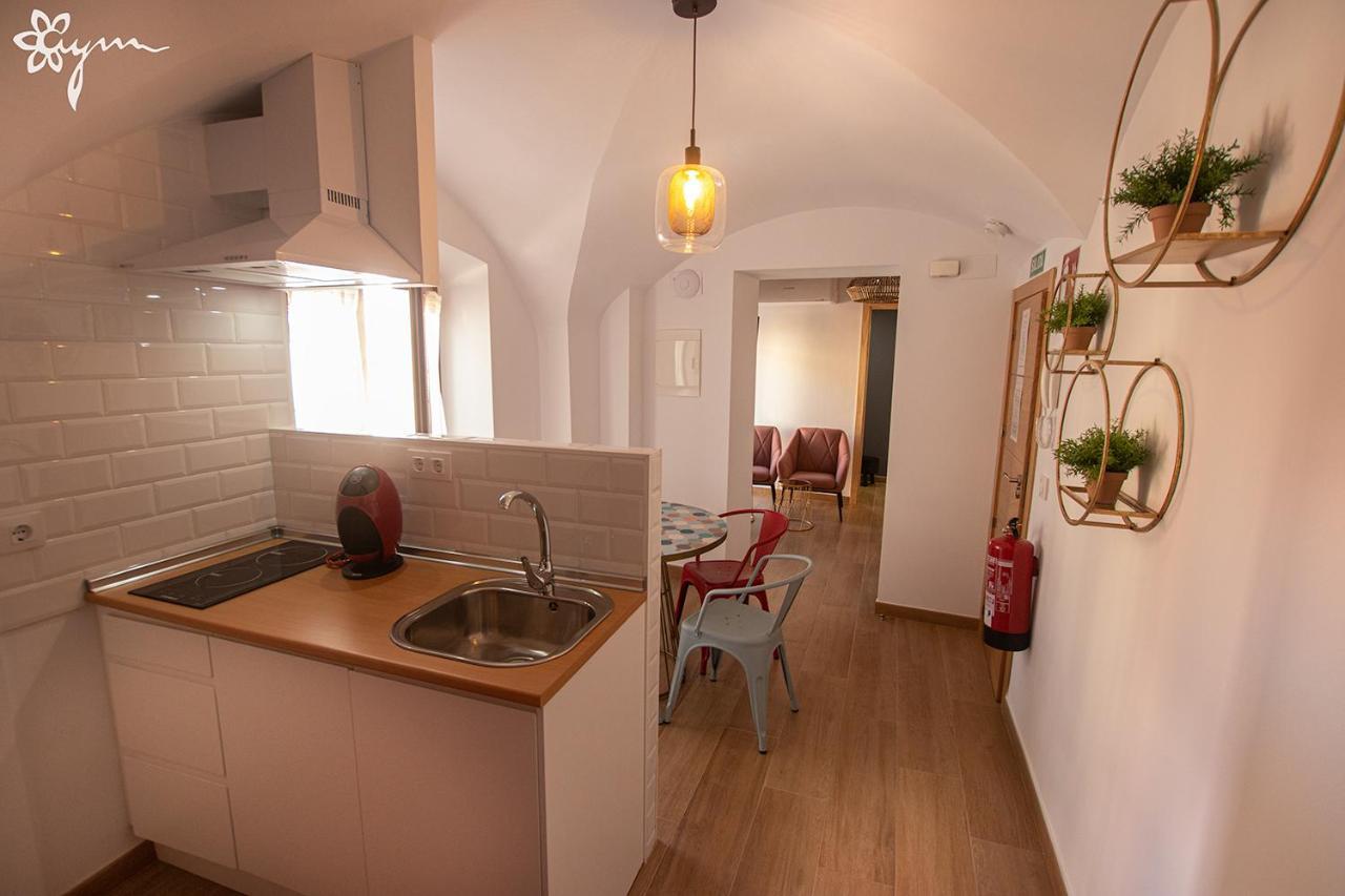 Apartamentos Turisticos Abrilymarzo กาเซเรส ภายนอก รูปภาพ