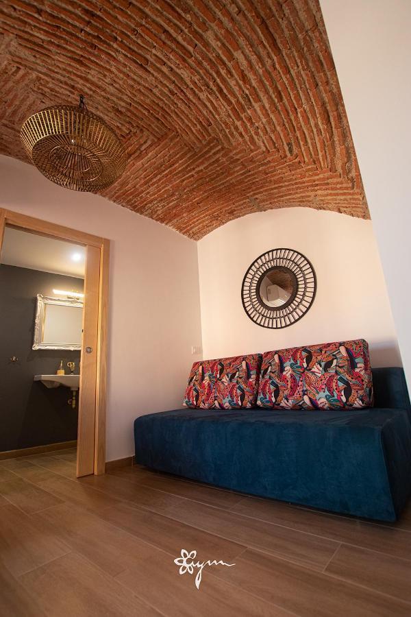 Apartamentos Turisticos Abrilymarzo กาเซเรส ภายนอก รูปภาพ
