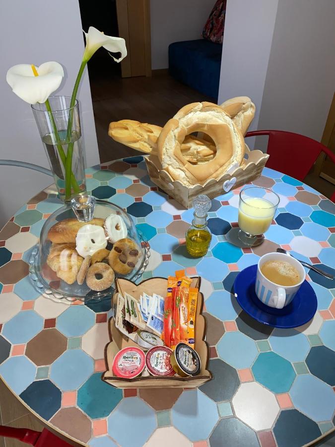 Apartamentos Turisticos Abrilymarzo กาเซเรส ภายนอก รูปภาพ